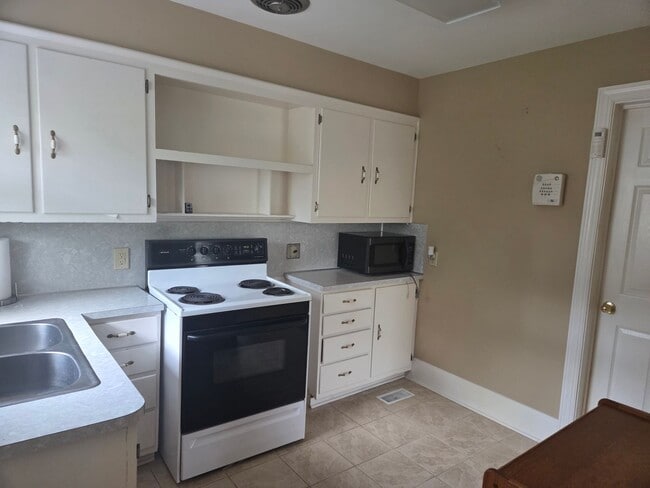Photo - 2 Bdrm/ 1 Bath Cottage w/hardwood floors Kingsport, TN
