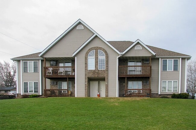 Photo - RANDOM LAKE APTS