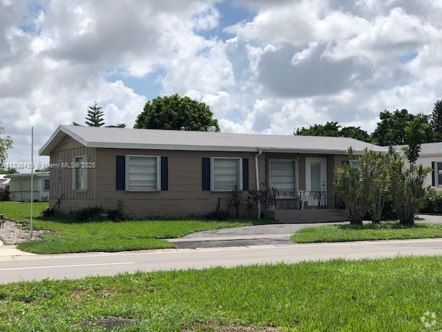 Building Photo - 6520 Sandalfoot Blvd Rental