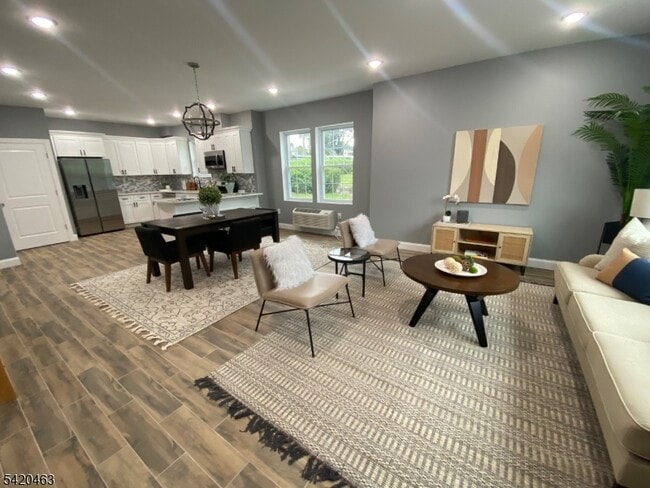 Photo - 825 Allwood Rd