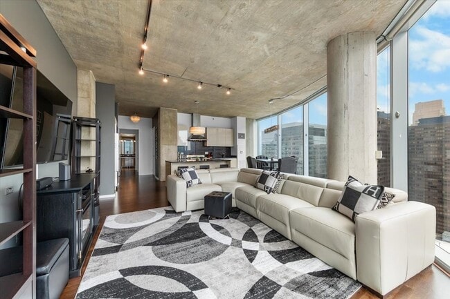 Photo - 600 N Fairbanks Ct Unidad 3301