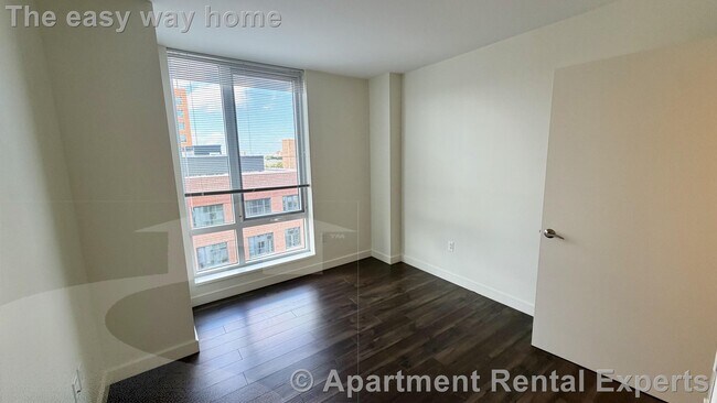 199 N Harvard St Unit N821
