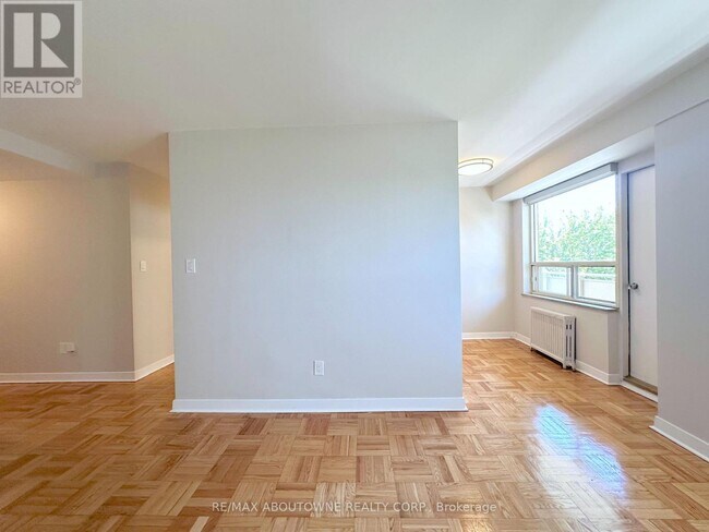 Photo - 565 Avenue Rd