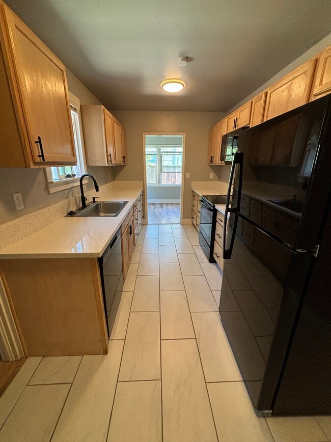 Photo - 564 E 5th Ave