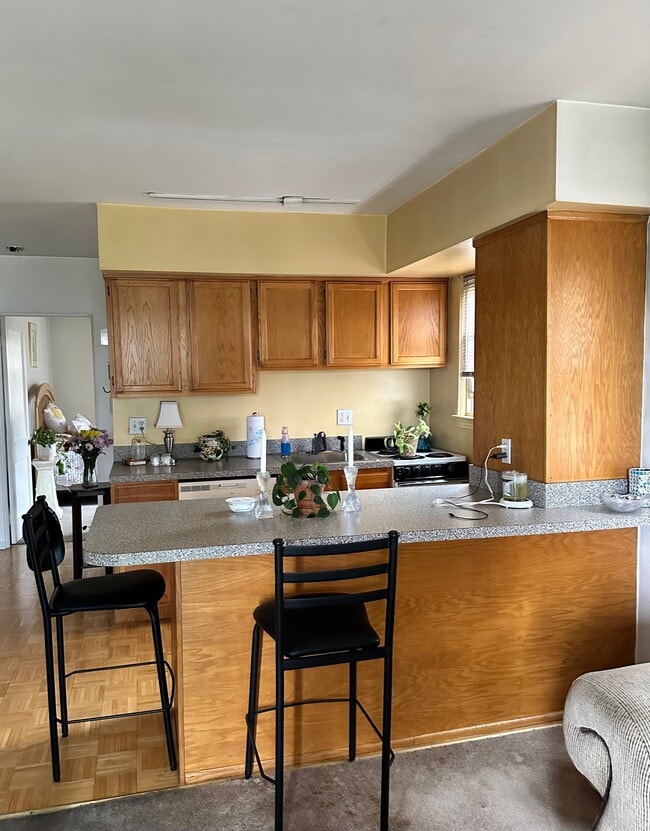 Photo - 575 N Riverside Ave