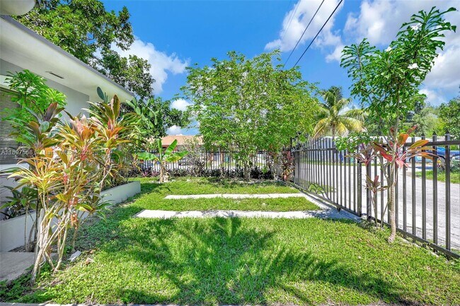 Photo - 6432 NE 1st Ct Unidad 6432