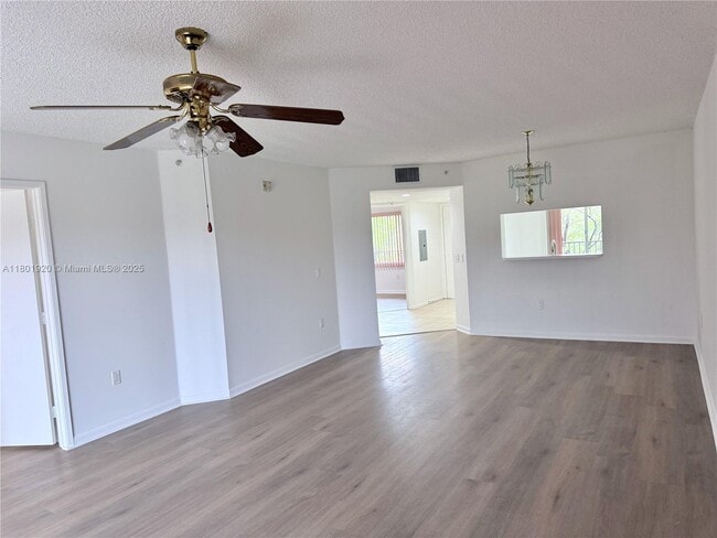 Photo - 12650 SW 15th St Unidad 303F Rental