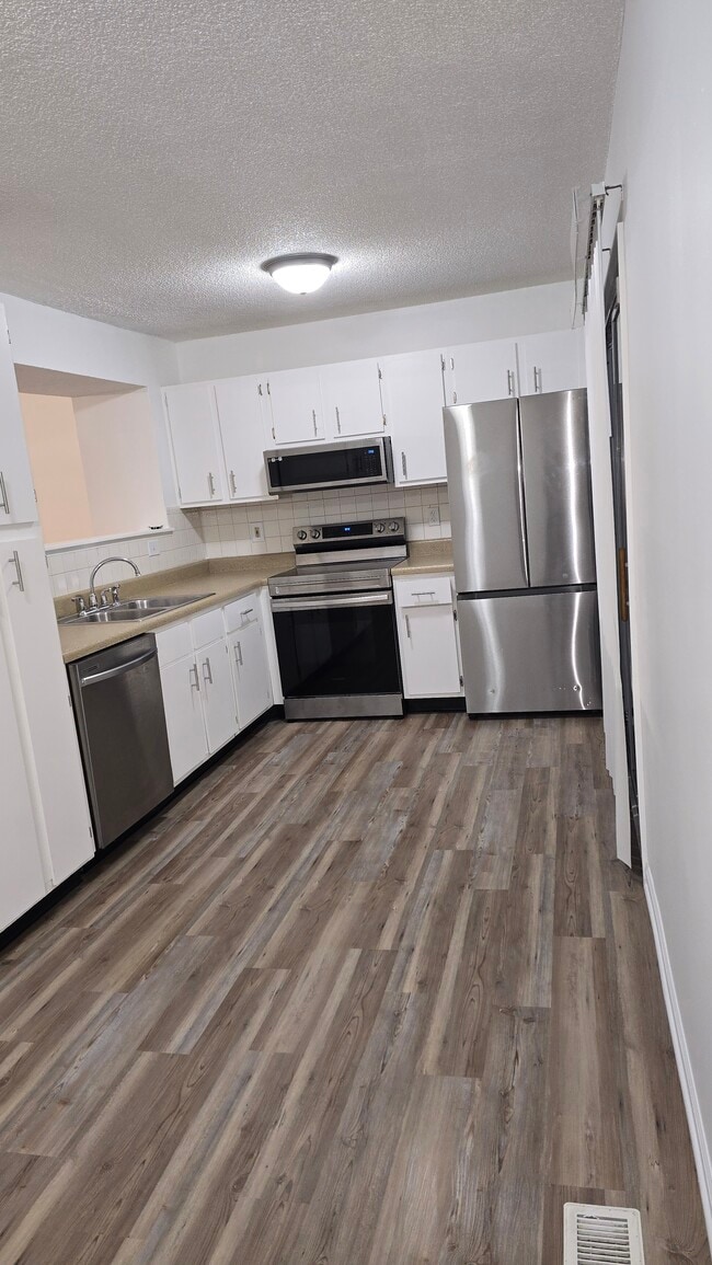 Photo - 5179 Springdale Blvd