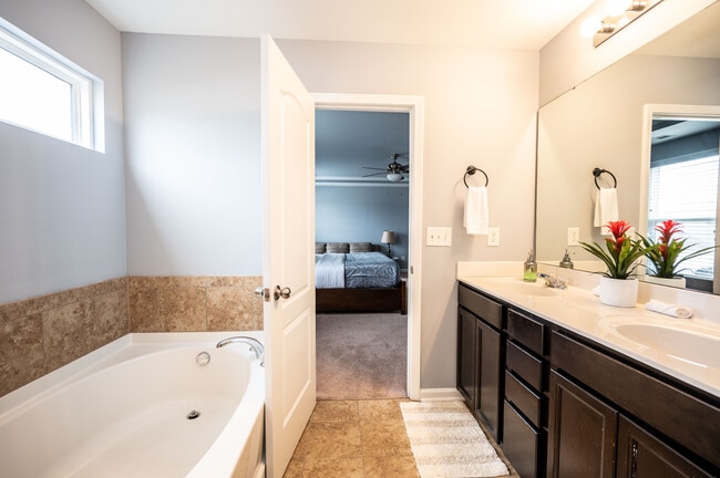 Photo - 12921 Longstraw Rd