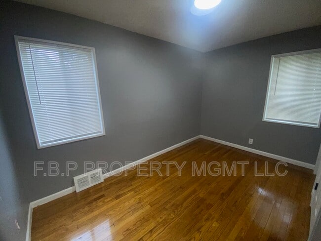 Photo - 7600 Pierson St
