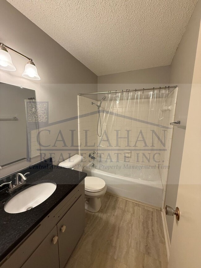 Photo - Duplex in NLR