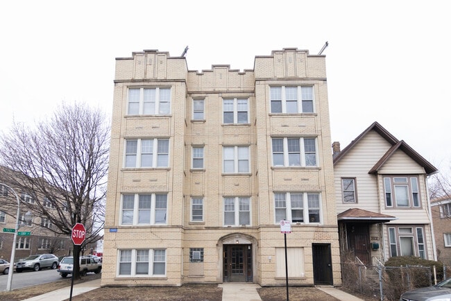 Building Photo - 3126 W Eddy St Unit 3