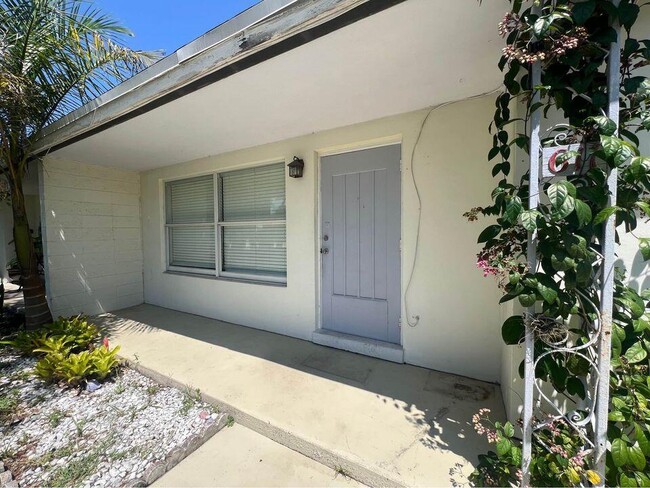 Building Photo - 611 SE Flamingo Ave Rental