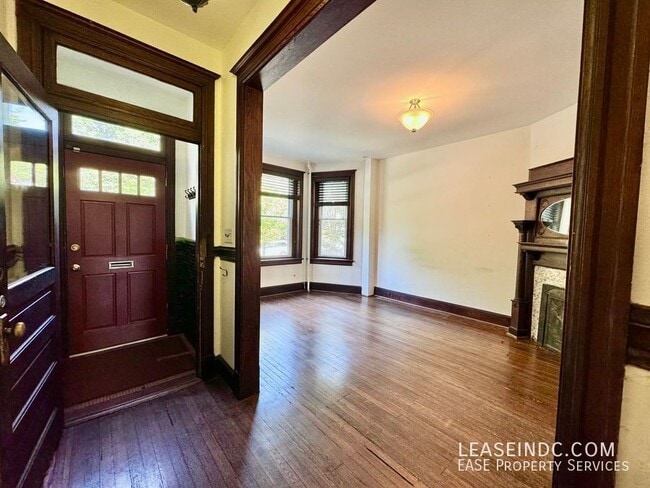 Photo - 128 Adams St NW