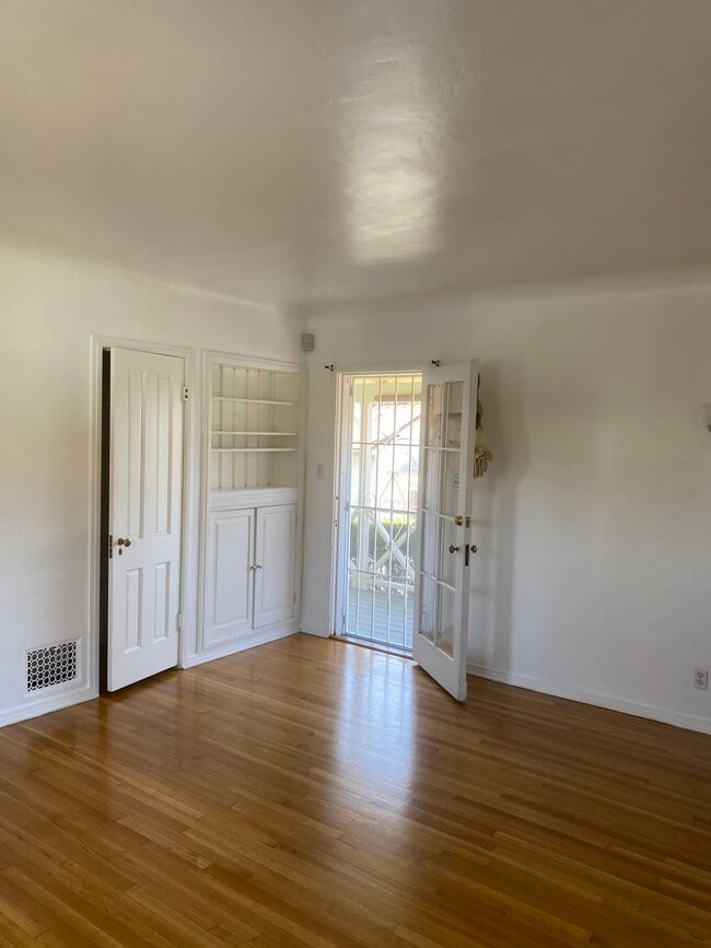 Building Photo - 1577 Chickasaw Ave Unit Single