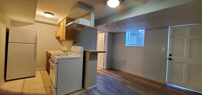 Building Photo - Renovated 2 Bedroom-Move Now Unit B