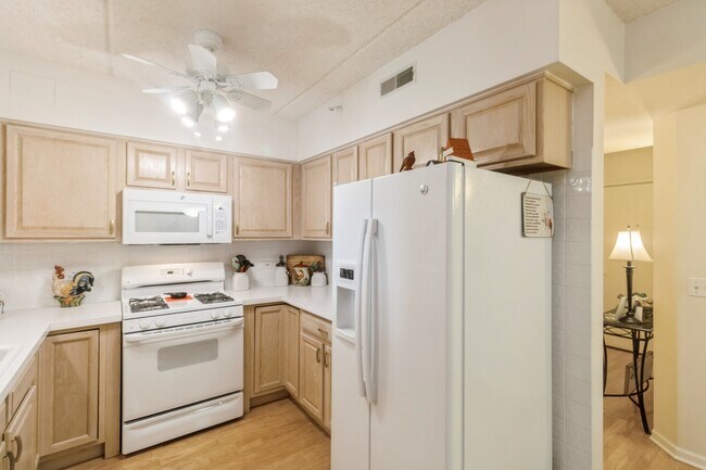 Photo - 200 W Campbell St