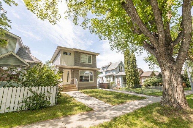 Photo - 11512-11587 87 St NW