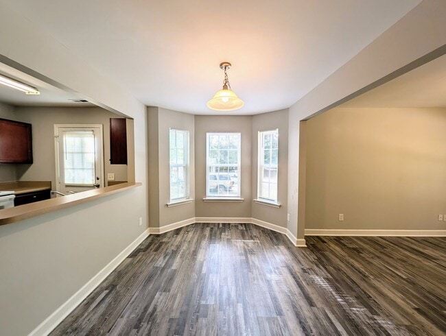 Photo - 830 N Taylor St