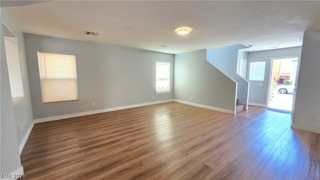 Photo - 628 Port Talbot Ave