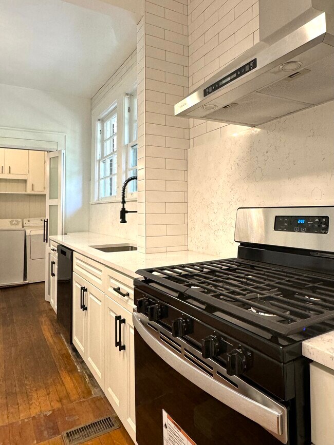 Photo - 46 Delmont Dr NE