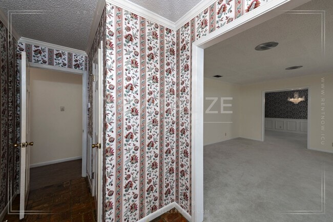 Photo - Beautifully Preserved 4 Bd / 3 Ba Vintage 70's Home