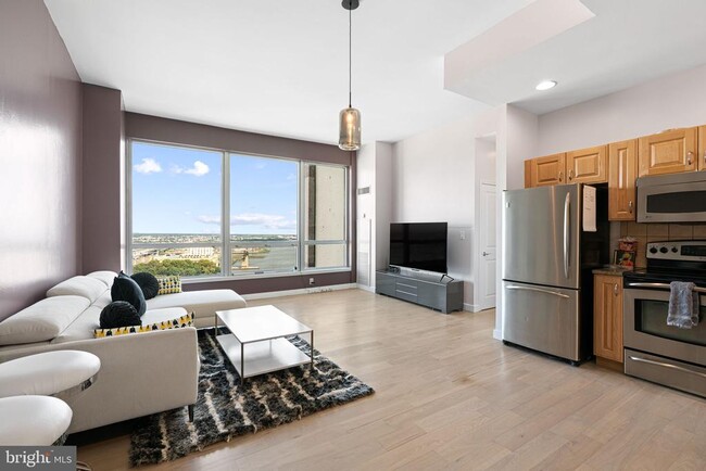 Building Photo - 901 N Penn St Unit R2605