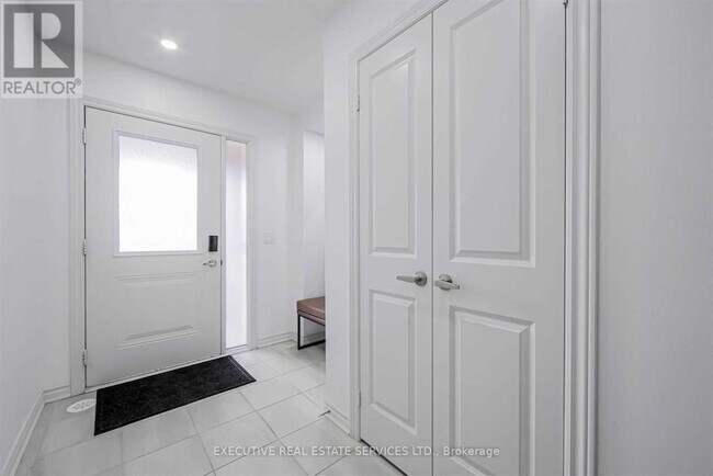 Photo - 50 Edinburgh Dr