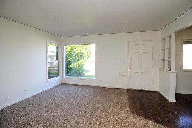Photo - 6200 NE Shaver St