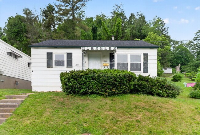 Photo - 1533 Hoffman Ave