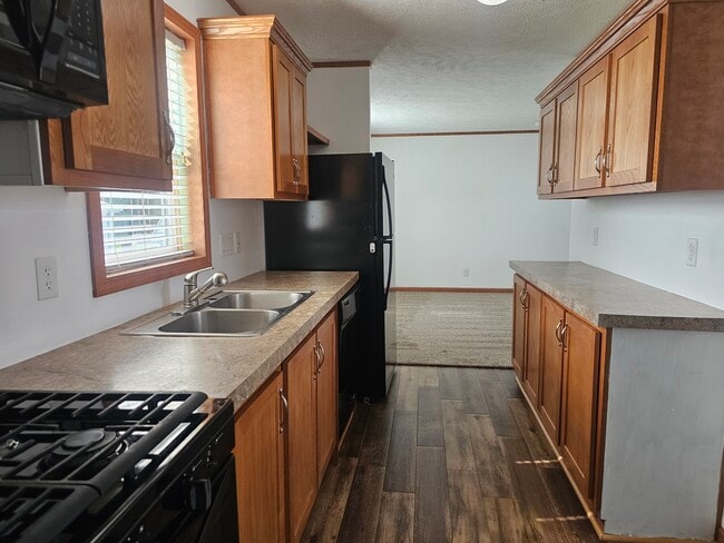 Photo - 2008 Heron Dr NW