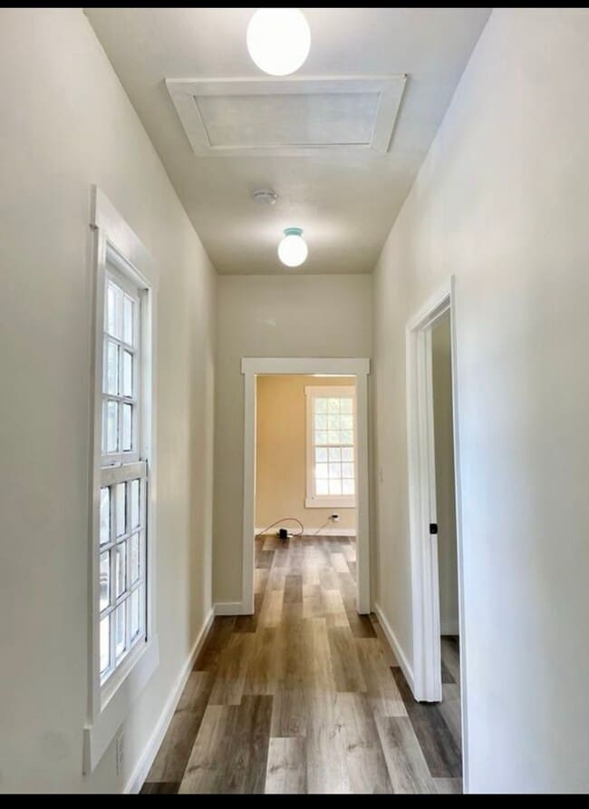 Pasillo - 2611 4th Ave