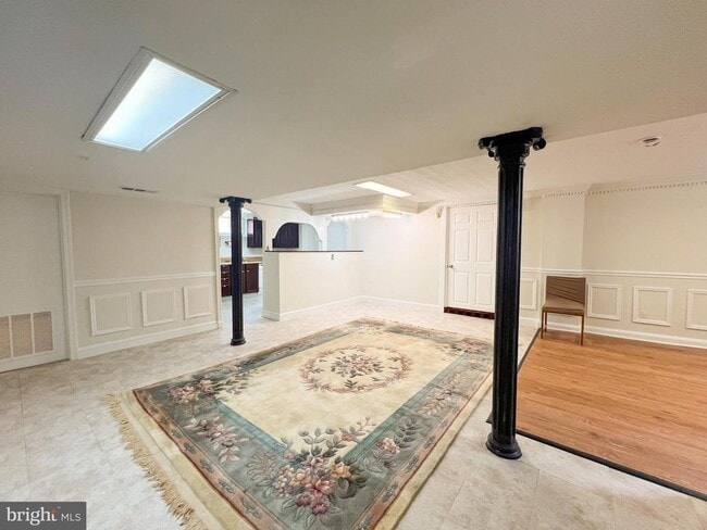 Photo - 10209 Douglas Ave