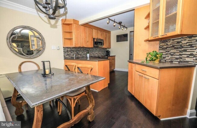 Building Photo - 224 W Rittenhouse Square Unit 2105