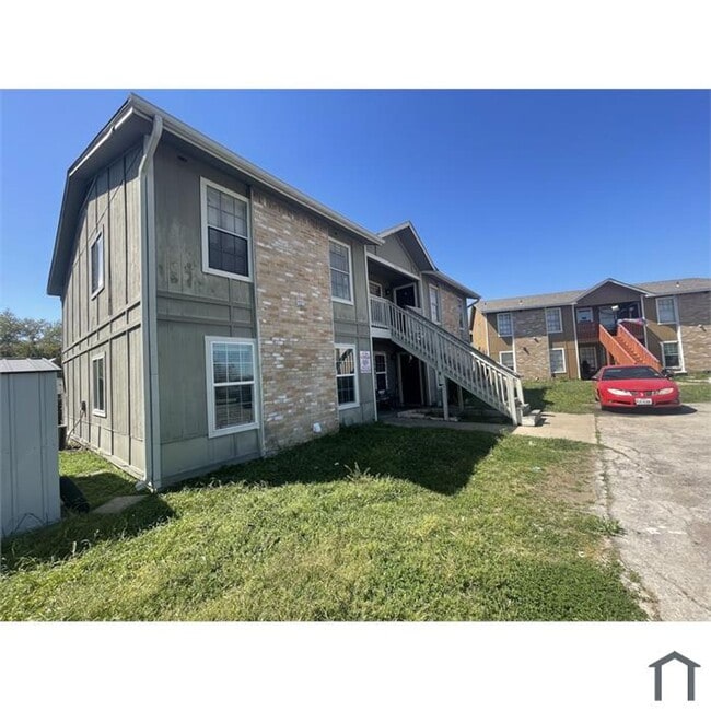 Building Photo - Charming 2-Bedroom Townhome for Rent in Prime East Austin Location – Your Ideal Urban Retreat! Unit 3