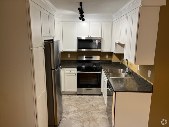 Building Photo - 119 E Genesee St Rental