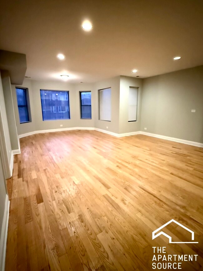 Building Photo - 6917 S Paxton Ave Unit 1