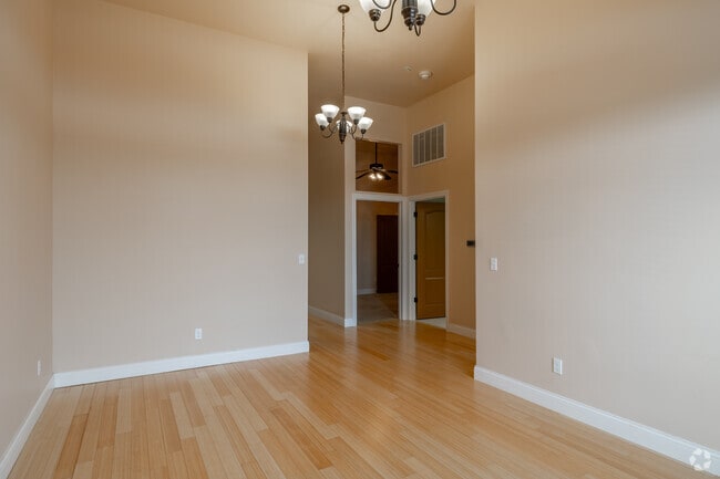 2BR, 1BA - 805SF Layout 2