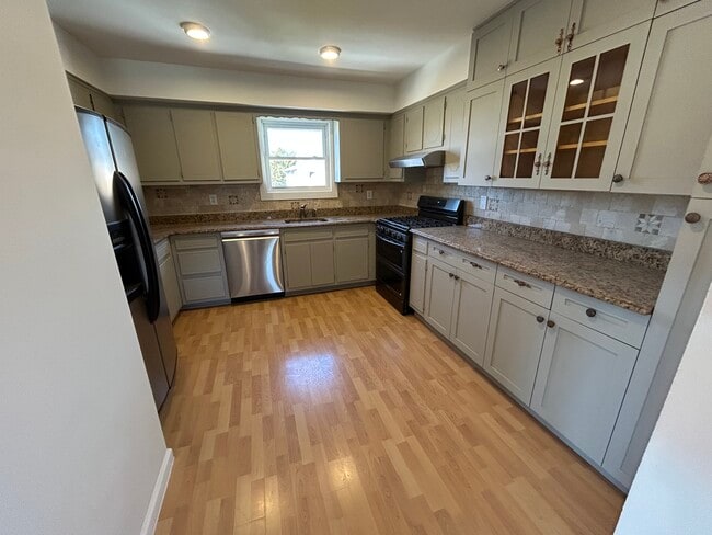 Photo - 405 Massapequa Ave