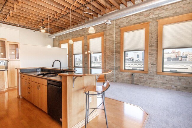 Photo - Modern Downtown Milwaukee Condo for Rent