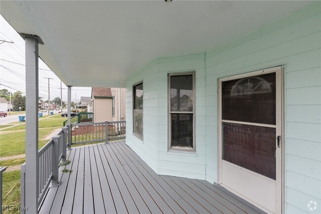 Building Photo - 1226 W Erie Ave Unit Lower Rental