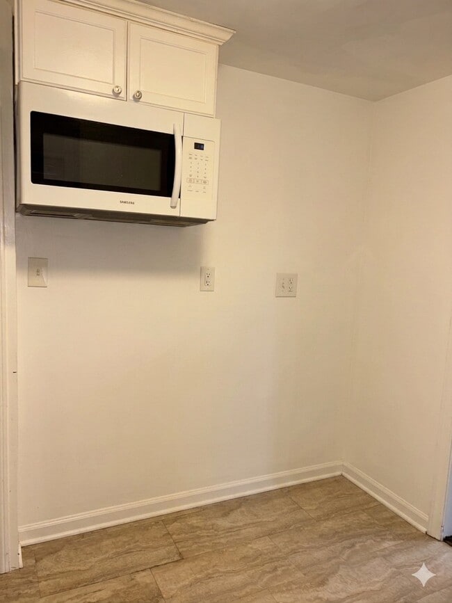 Photo - 5566 Beechwood Ave