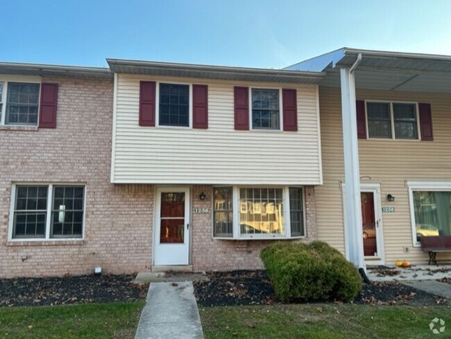 Building Photo - $1400 Derry township 3 bedroom  townhome f...