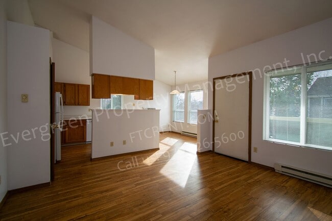 Building Photo - 3737 Landings Dr Unit #H32