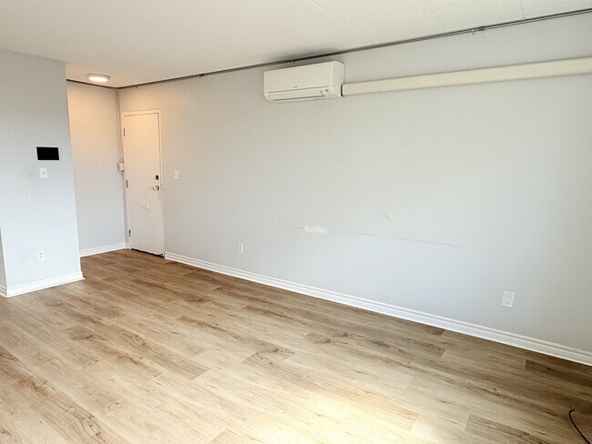 Photo - 360 Tecumseh Rd W Unit 307