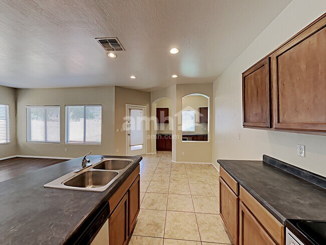 Photo - 850 W Vineyard Plains Dr