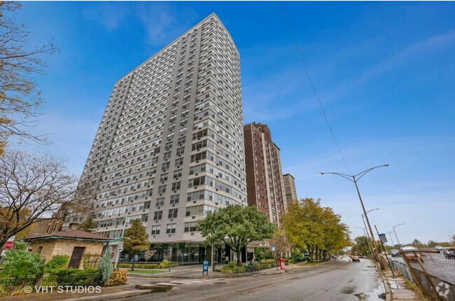 Building Photo - 3900 N Lake Shore Dr Rental