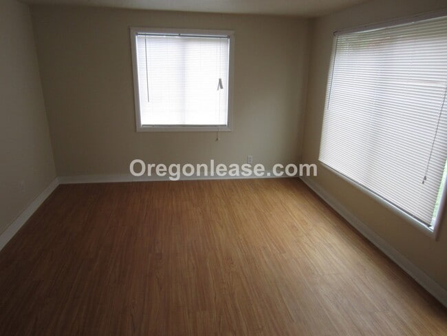 Photo - 3 bed 1.5 bath Springfield home
