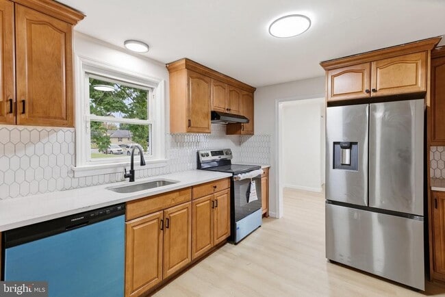 10 E Dartmouth Rd