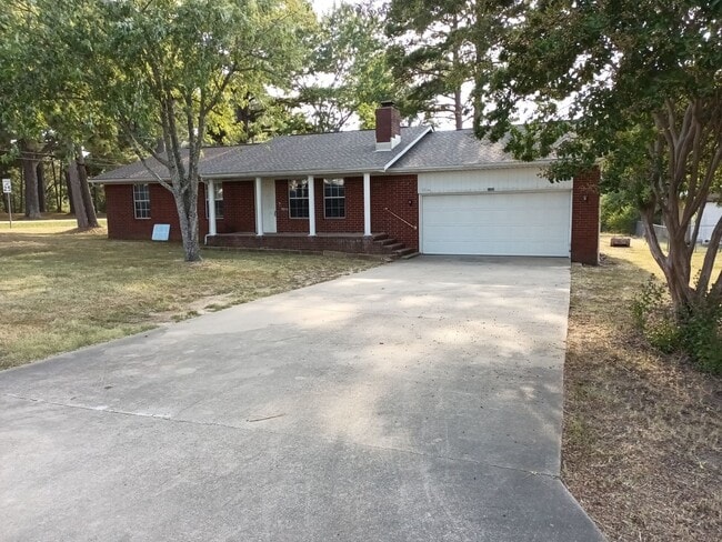 Photo - 2302 Lakewood Dr House